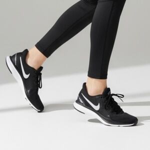 Nike In-Season TR 8 Women’s Training Shoes Black/White Size 6.5